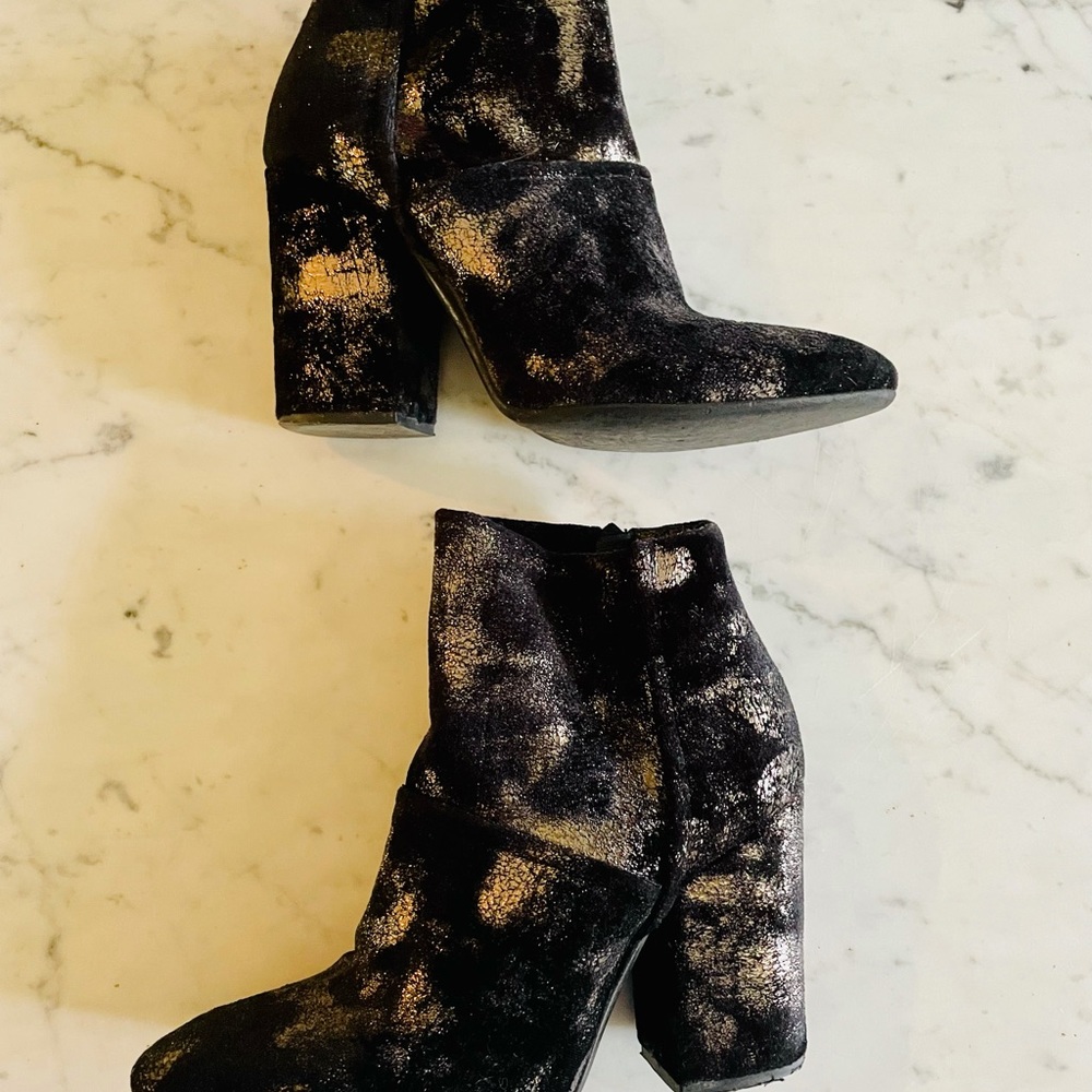 Charles David black velvet metallic suede leather ankle boots booties si…